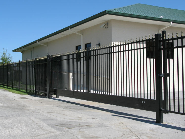 Bottom Track Cantilever Gate Black Color with Gold Pointed Top Design